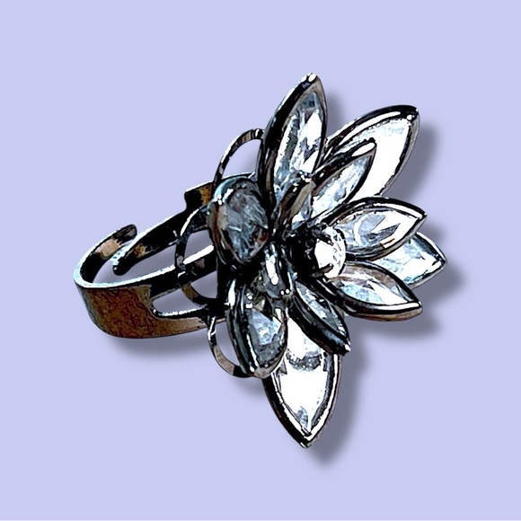Crystal Facetted Lotus Flower Cocktail Ring - Picture 5 of 12
